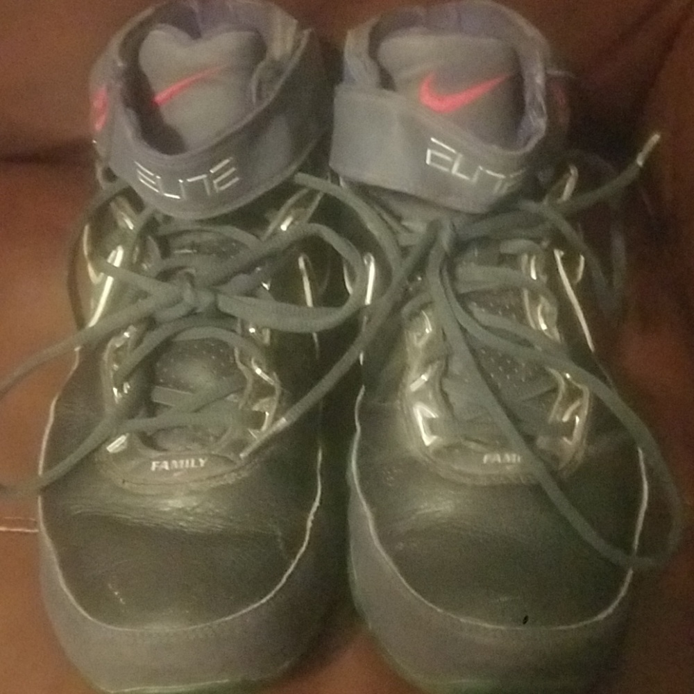 Men's athletic shoes